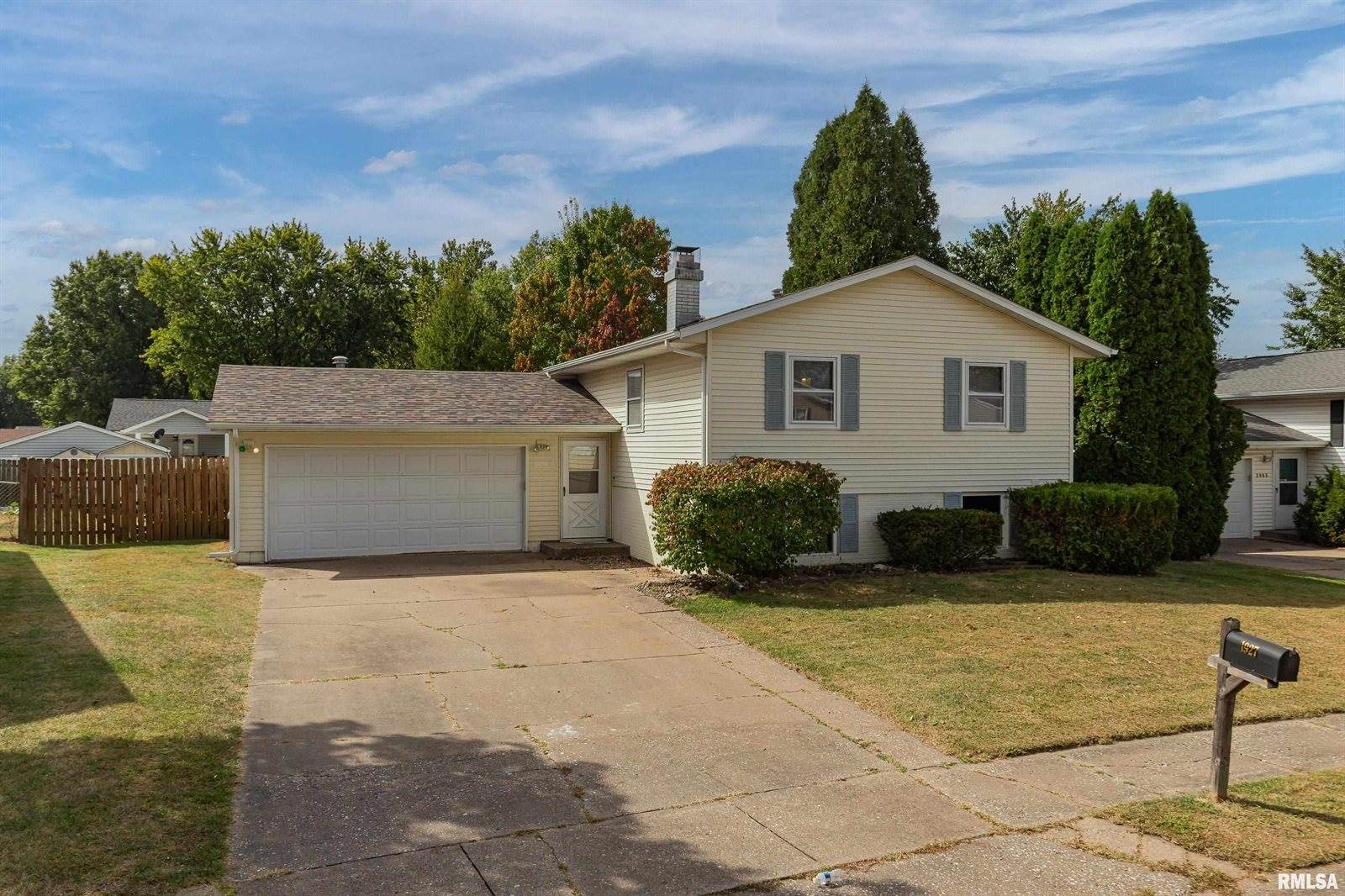 1927 West 55TH Street, Davenport, IA 52806