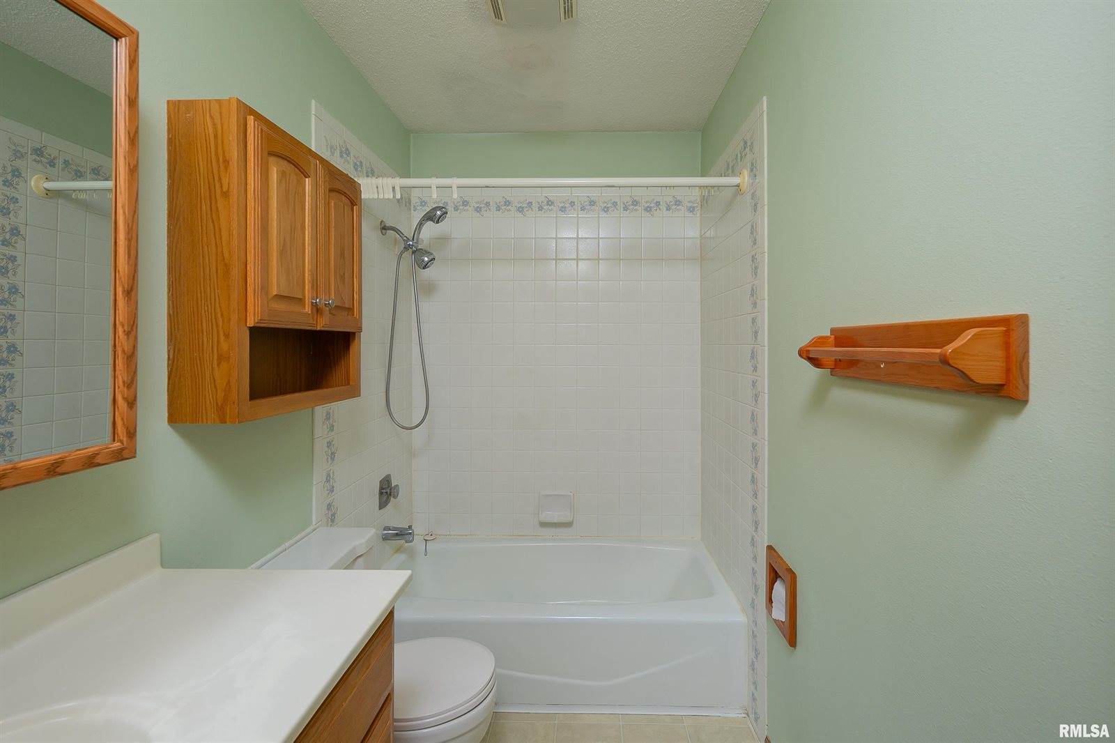 1927 West 55TH Street, Davenport, IA 52806