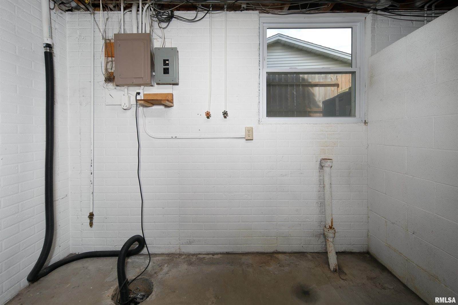 1927 West 55TH Street, Davenport, IA 52806