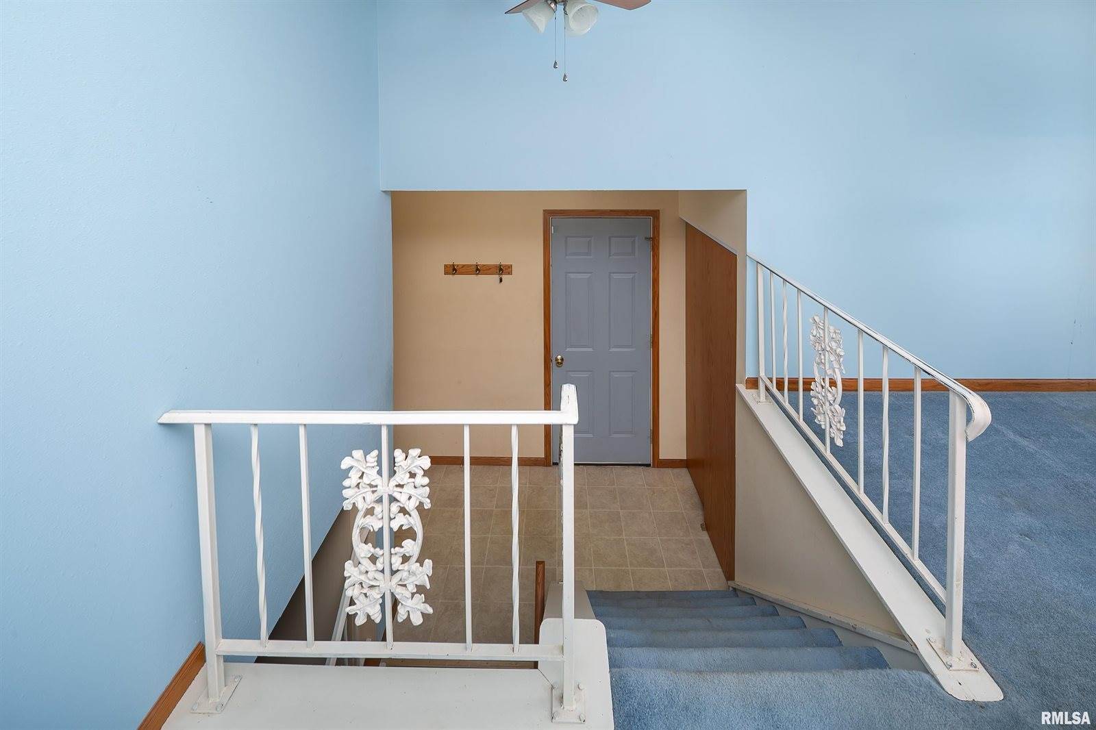 1927 West 55TH Street, Davenport, IA 52806