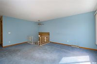 1927 West 55TH Street, Davenport, IA 52806