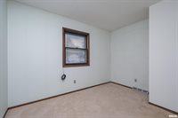 1927 West 55TH Street, Davenport, IA 52806