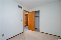 1927 West 55TH Street, Davenport, IA 52806