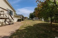 1927 West 55TH Street, Davenport, IA 52806