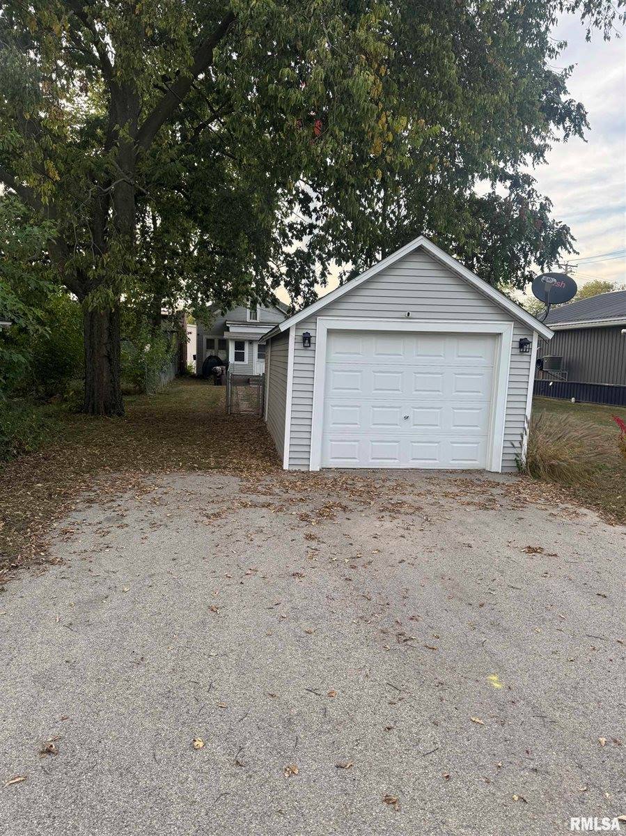 828 Main Street, Erie, IL 61250