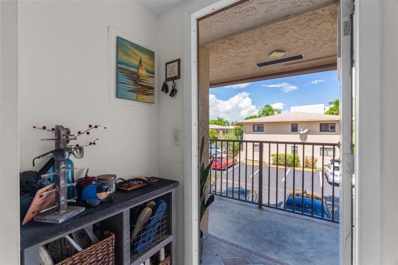 2918 NE 8th Ter 204, Wilton Manors, FL 33334