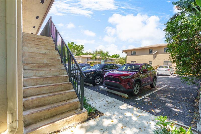 2918 NE 8th Ter 204, Wilton Manors, FL 33334