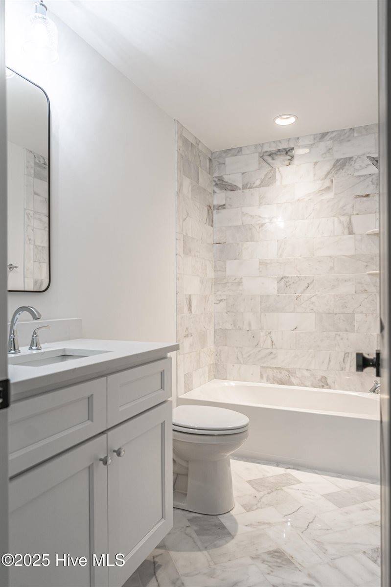 216 Lakeview Drive, Moore County, NC 28327