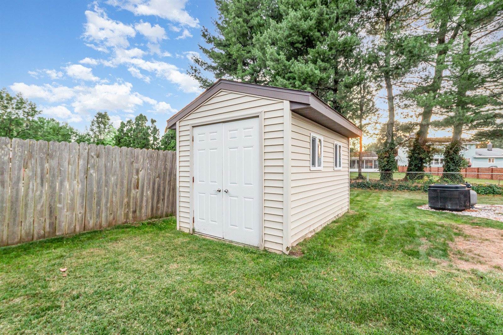 8163 Greenridge Drive, Jenison, MI 49428