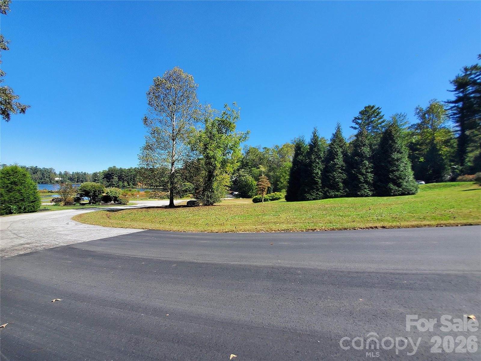 62 Oscelake Way, Hendersonville, NC 28739