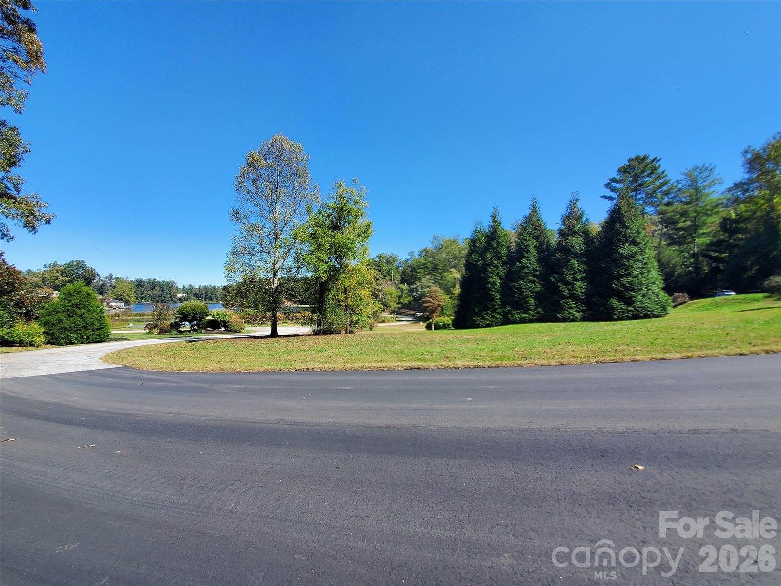62 Oscelake Way, Hendersonville, NC 28739