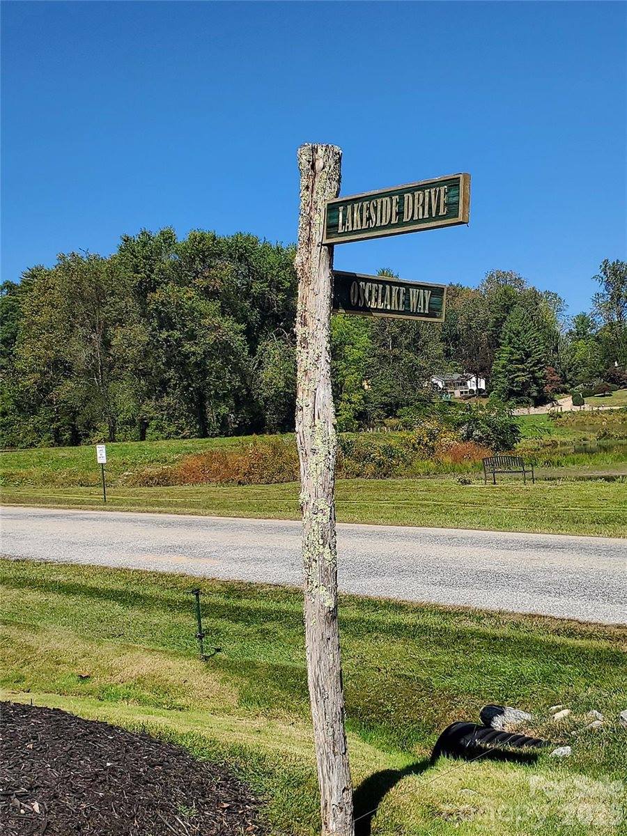 62 Oscelake Way, Hendersonville, NC 28739