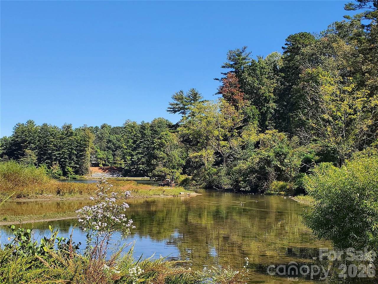 62 Oscelake Way, Hendersonville, NC 28739