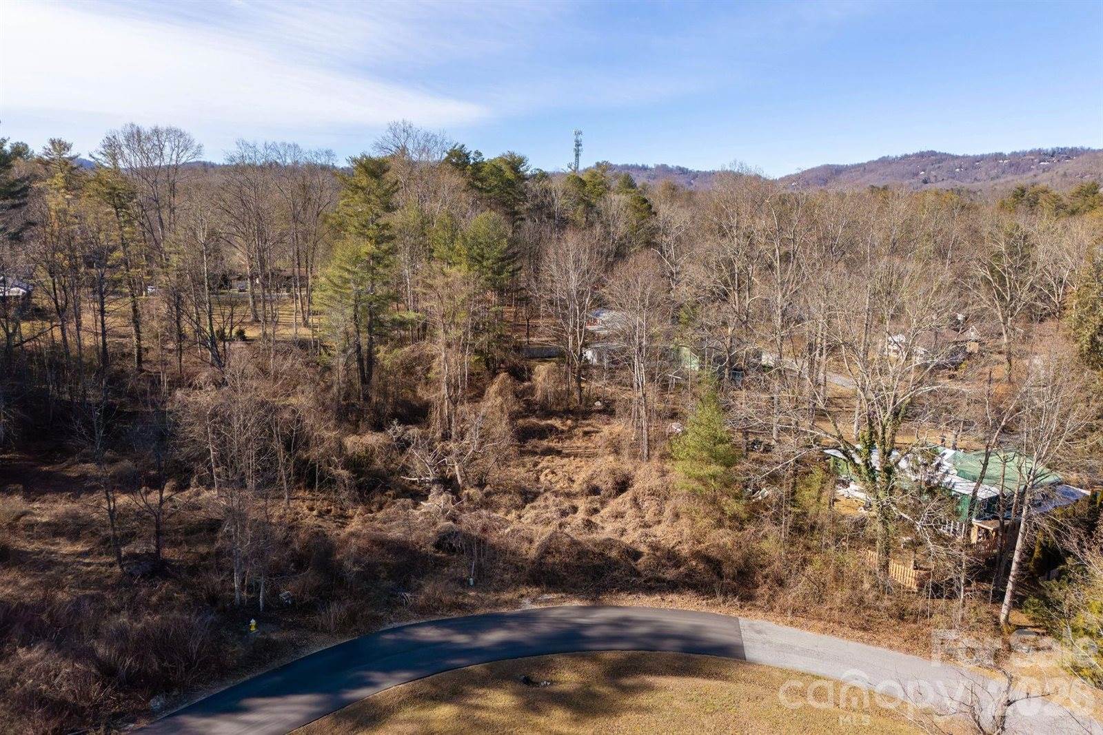 62 Oscelake Way, Hendersonville, NC 28739