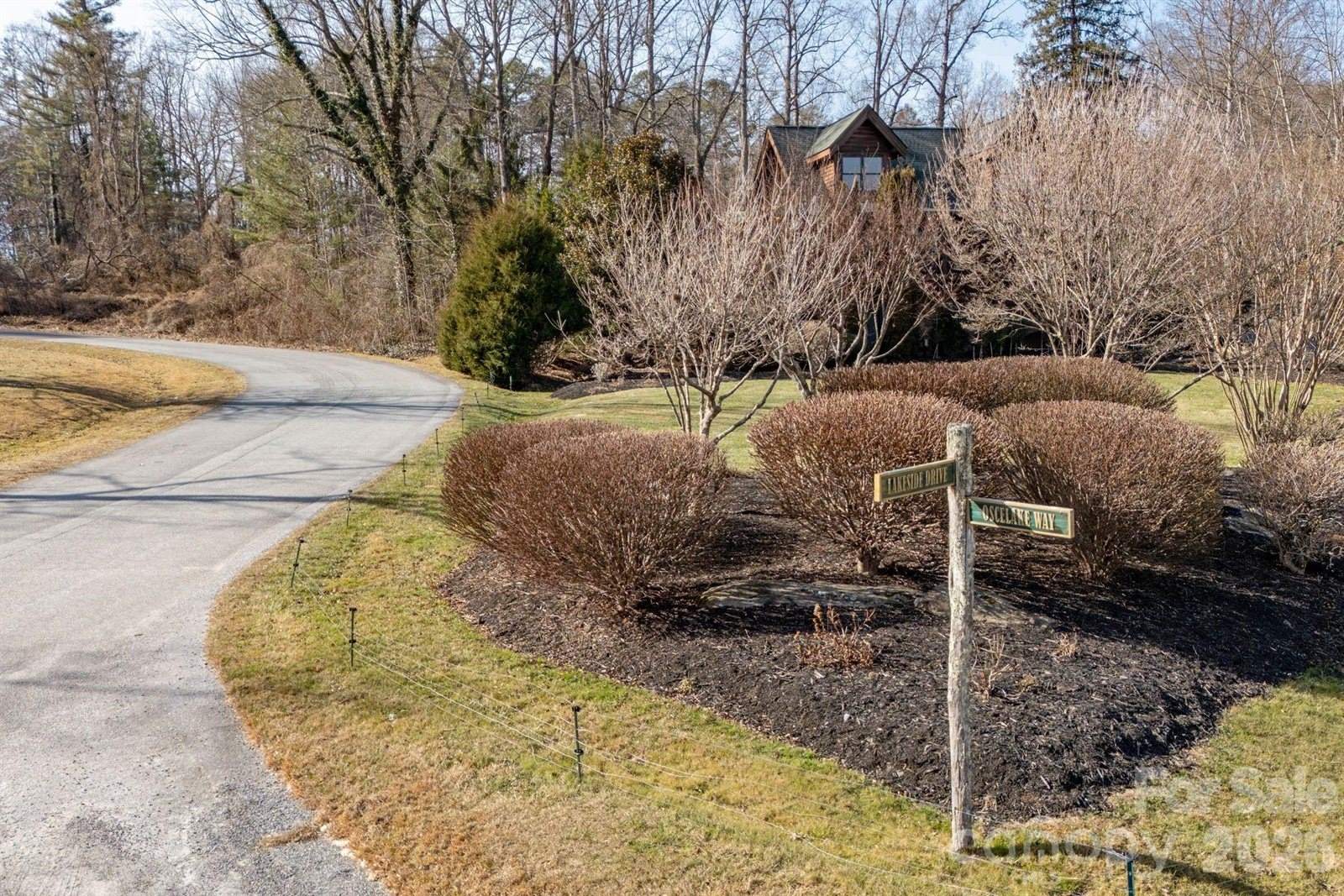 62 Oscelake Way, Hendersonville, NC 28739