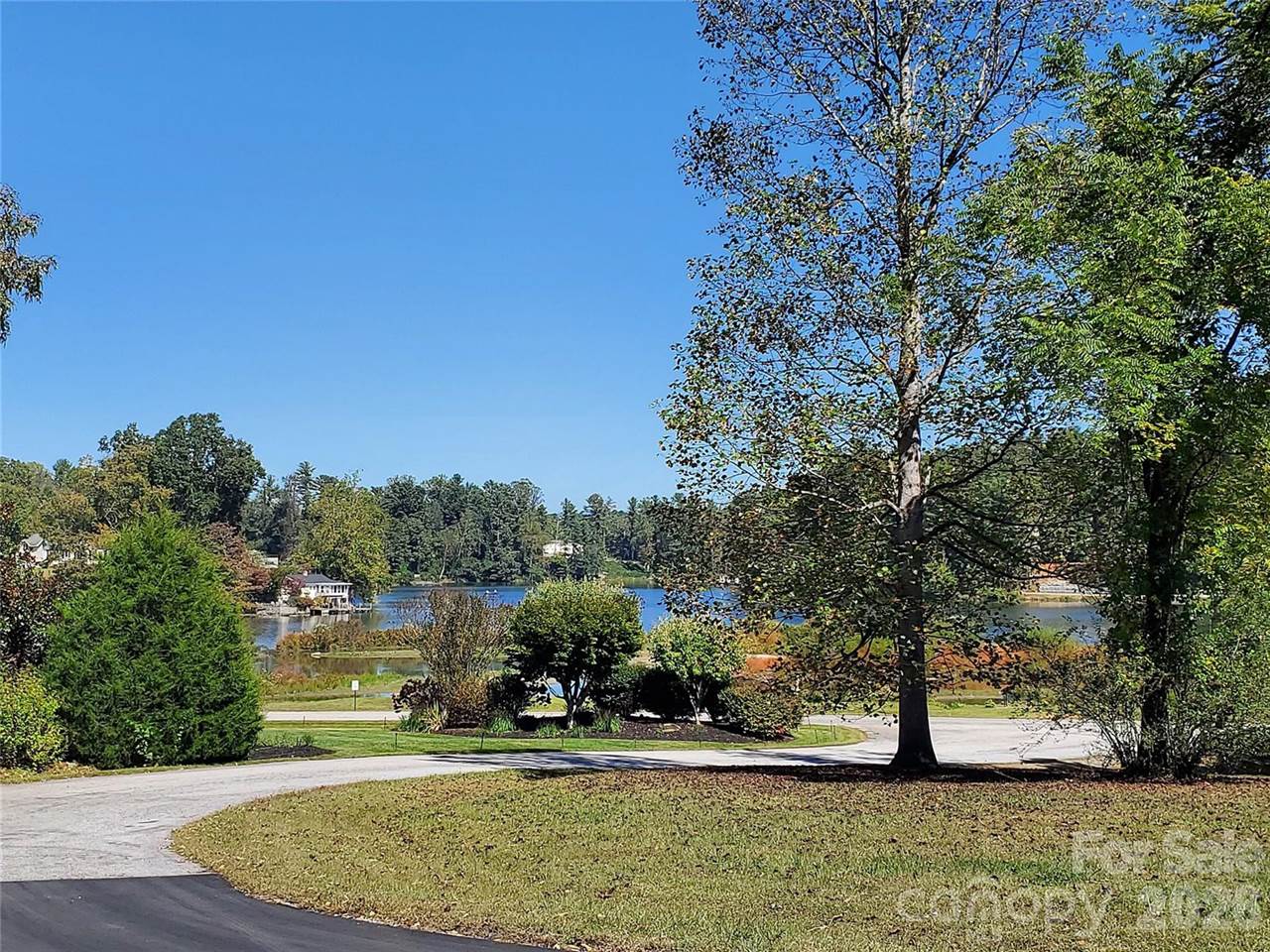 62 Oscelake Way, Hendersonville, NC 28739