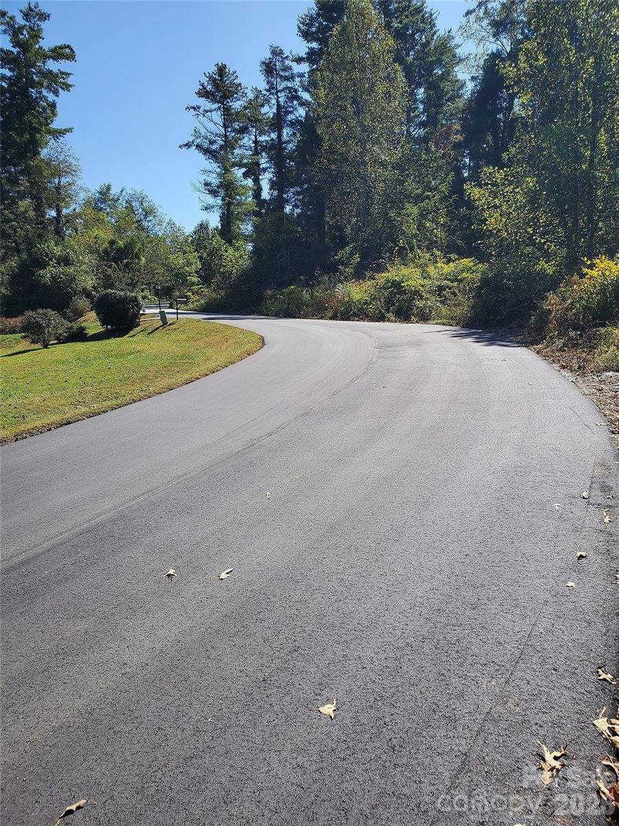 62 Oscelake Way, Hendersonville, NC 28739