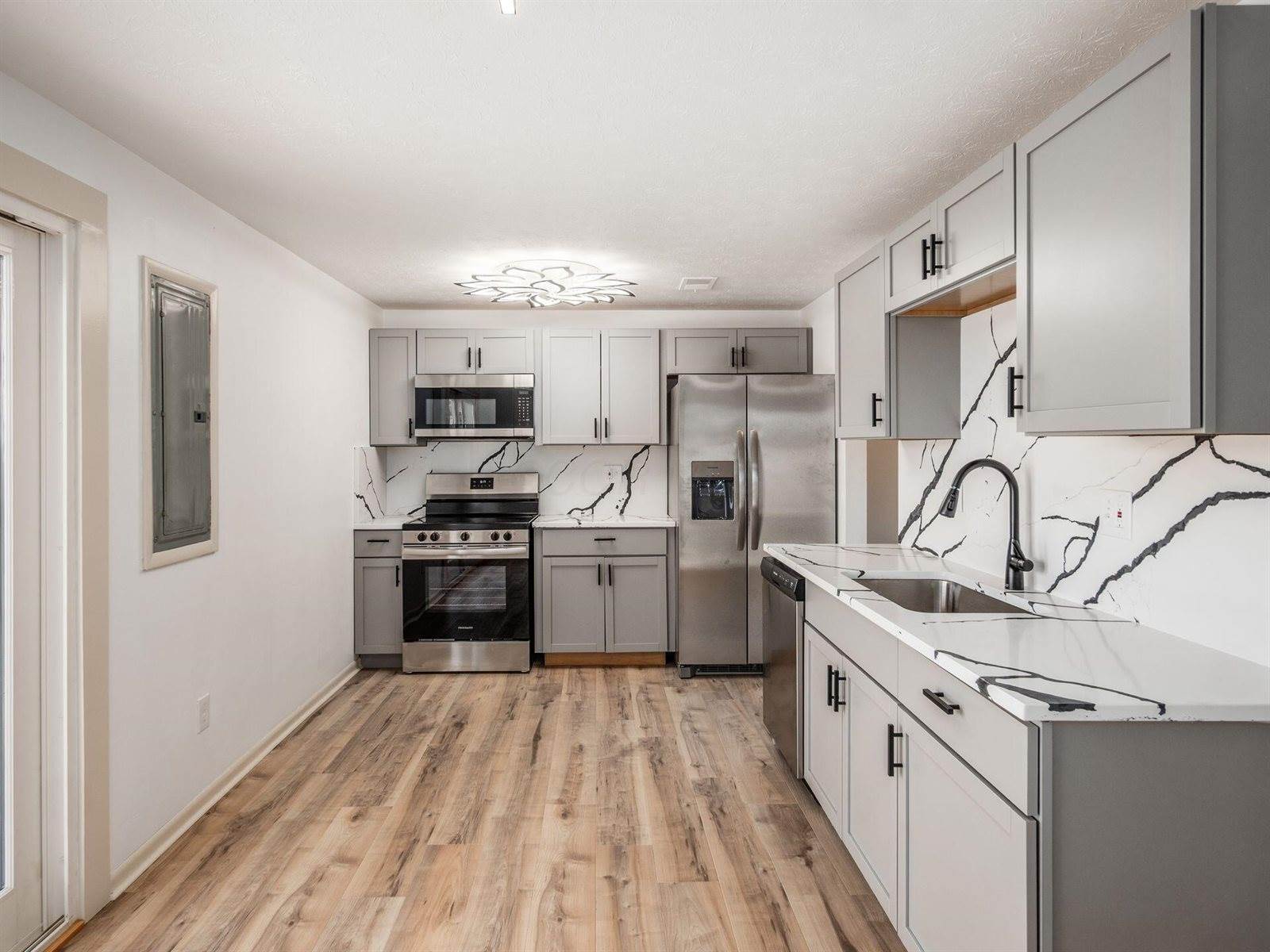 904 Kyle Avenue, Columbus, OH 43207