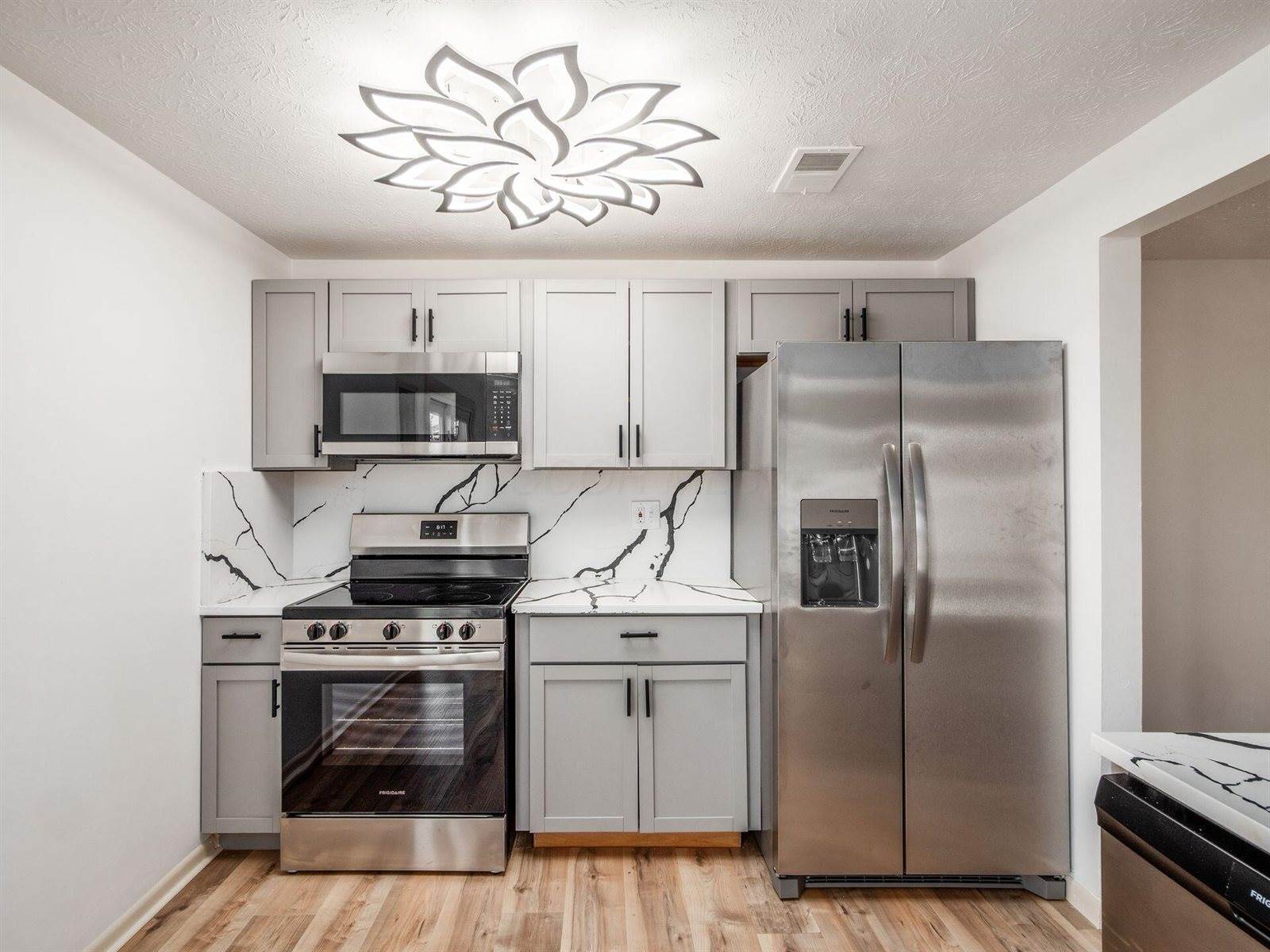 904 Kyle Avenue, Columbus, OH 43207