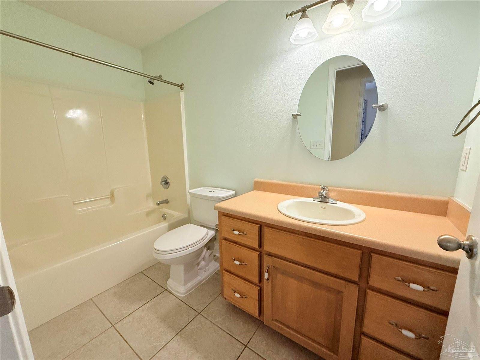 5819 Hermitage Cir, Milton, FL 32570