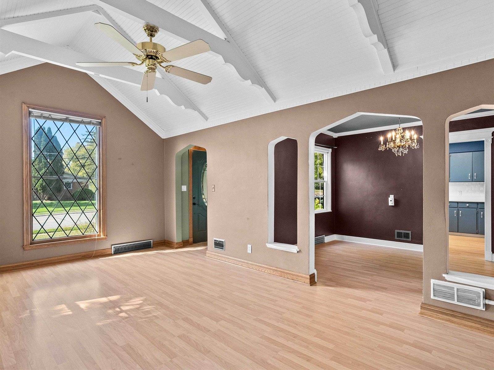 907 S Oak Avenue, Marshfield, WI 54449