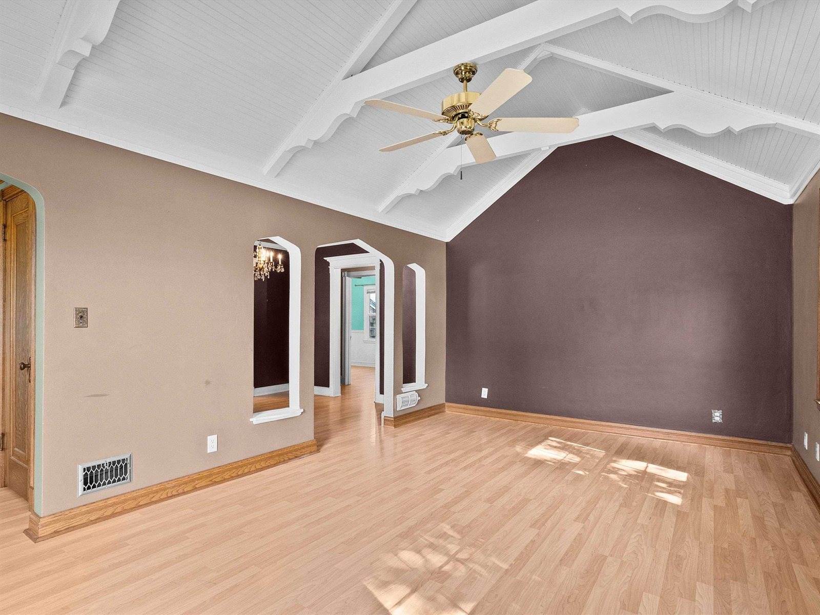 907 S Oak Avenue, Marshfield, WI 54449