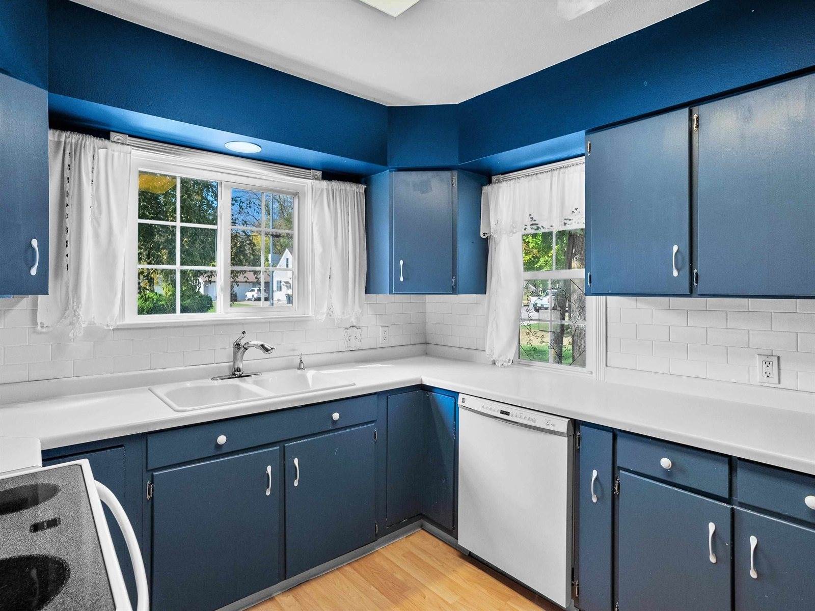 907 S Oak Avenue, Marshfield, WI 54449