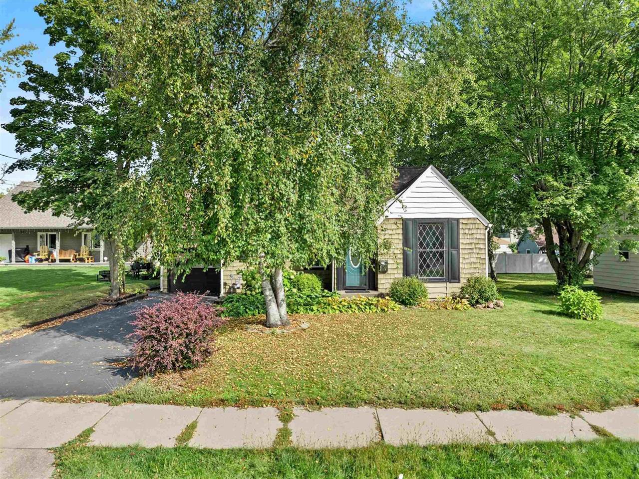 907 S Oak Avenue, Marshfield, WI 54449