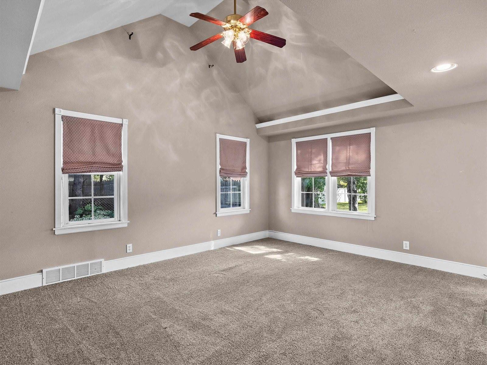 907 S Oak Avenue, Marshfield, WI 54449