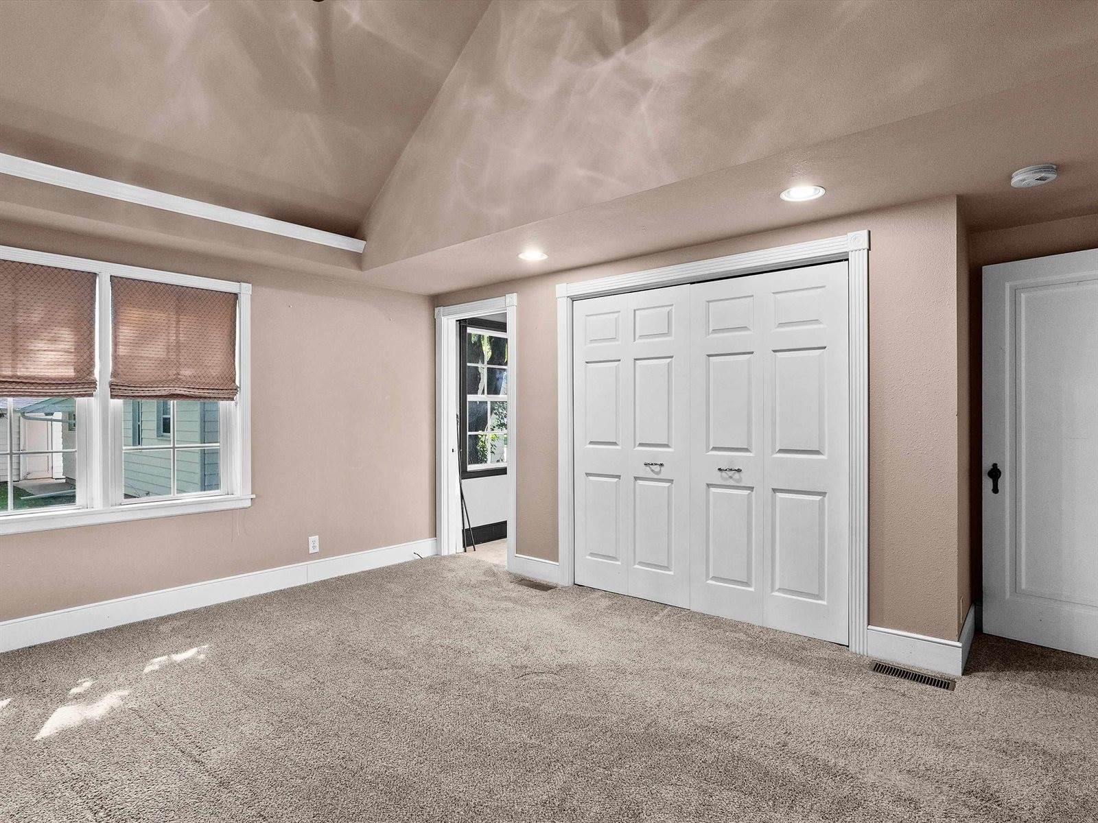 907 S Oak Avenue, Marshfield, WI 54449