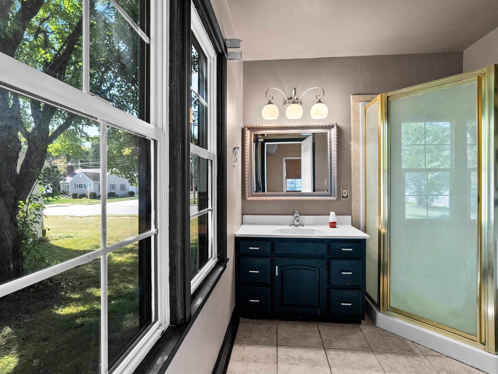 907 S Oak Avenue, Marshfield, WI 54449