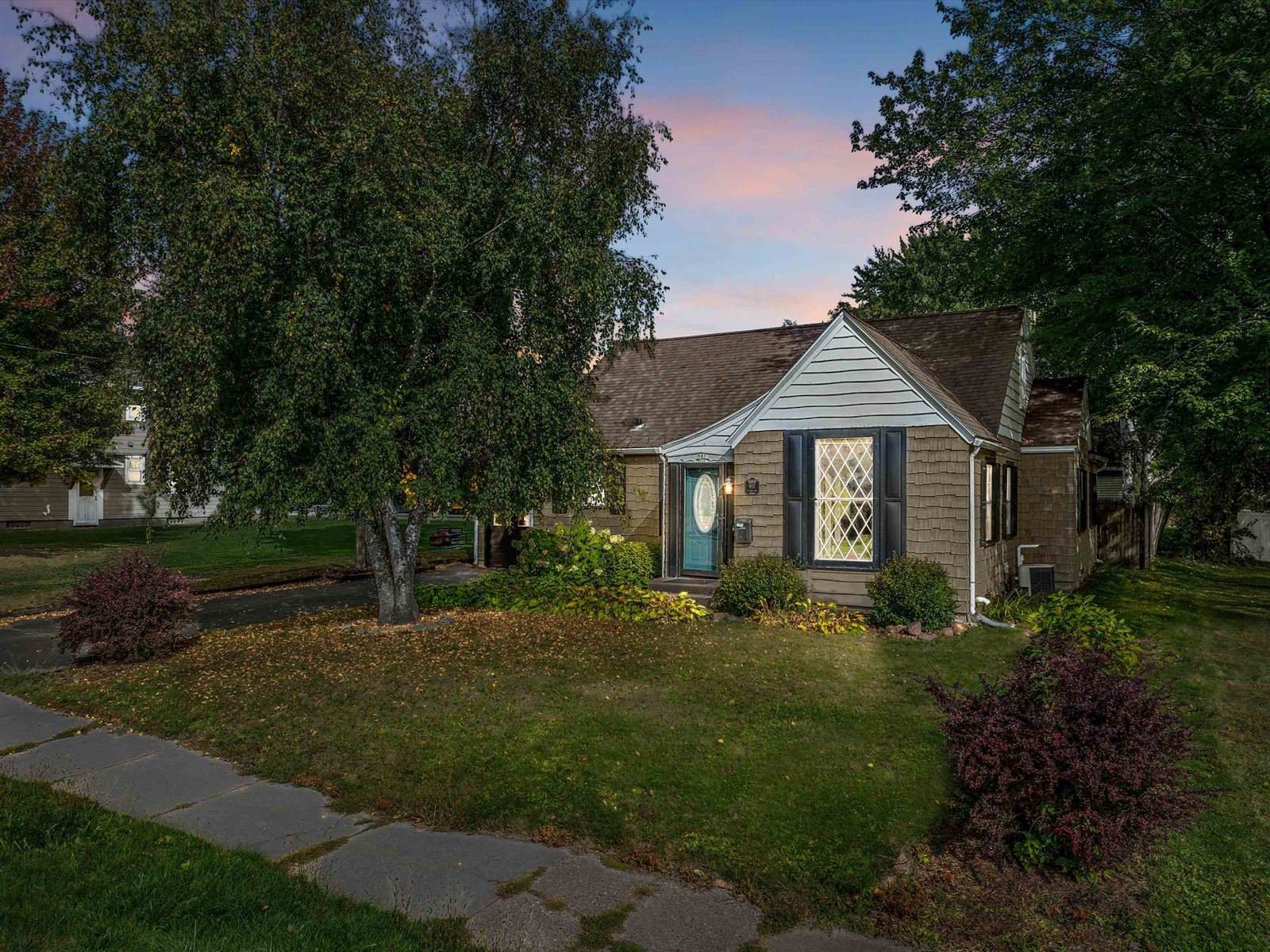 907 S Oak Avenue, Marshfield, WI 54449