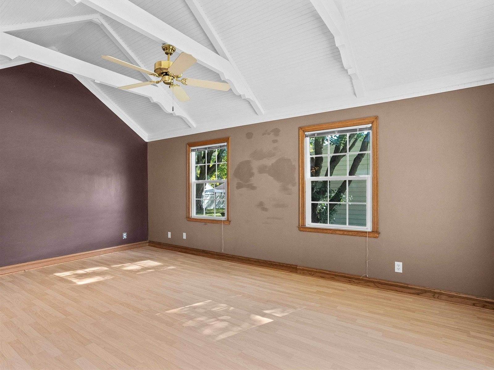 907 S Oak Avenue, Marshfield, WI 54449