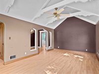 907 S Oak Avenue, Marshfield, WI 54449