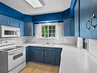 907 S Oak Avenue, Marshfield, WI 54449