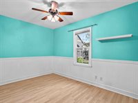 907 S Oak Avenue, Marshfield, WI 54449