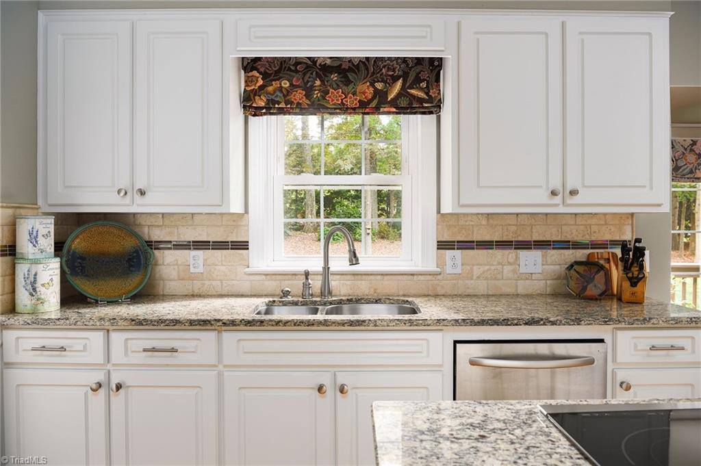 5642 Regents Park Road, Kernersville, NC 27284