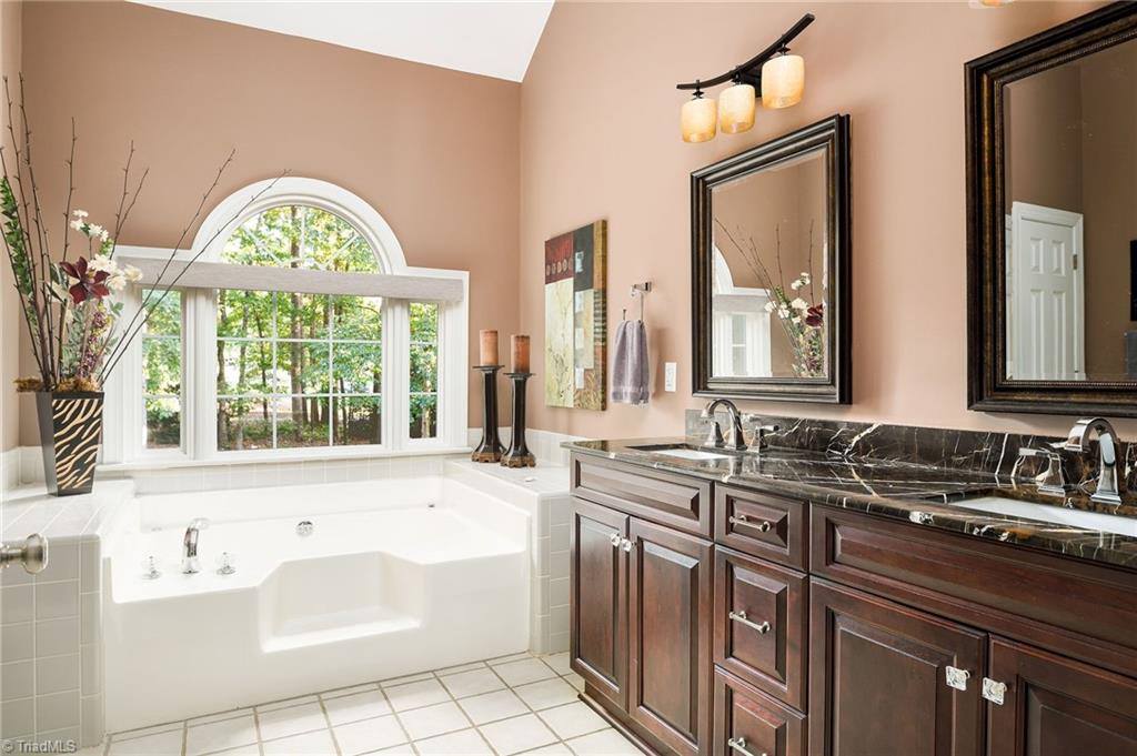 5642 Regents Park Road, Kernersville, NC 27284