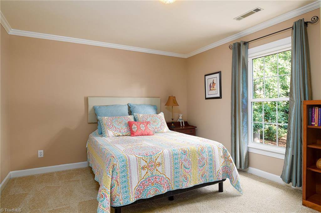 5642 Regents Park Road, Kernersville, NC 27284