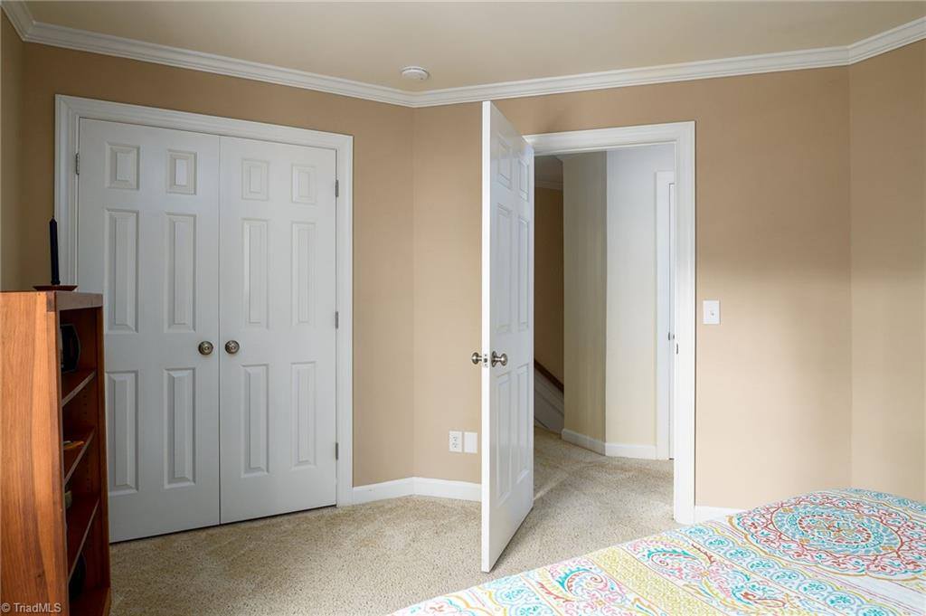 5642 Regents Park Road, Kernersville, NC 27284