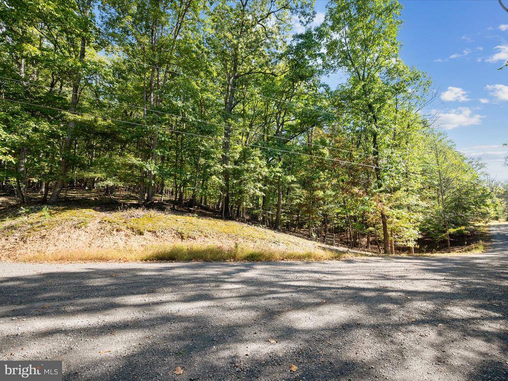 Potters Court, Gerrardstown, WV 25420