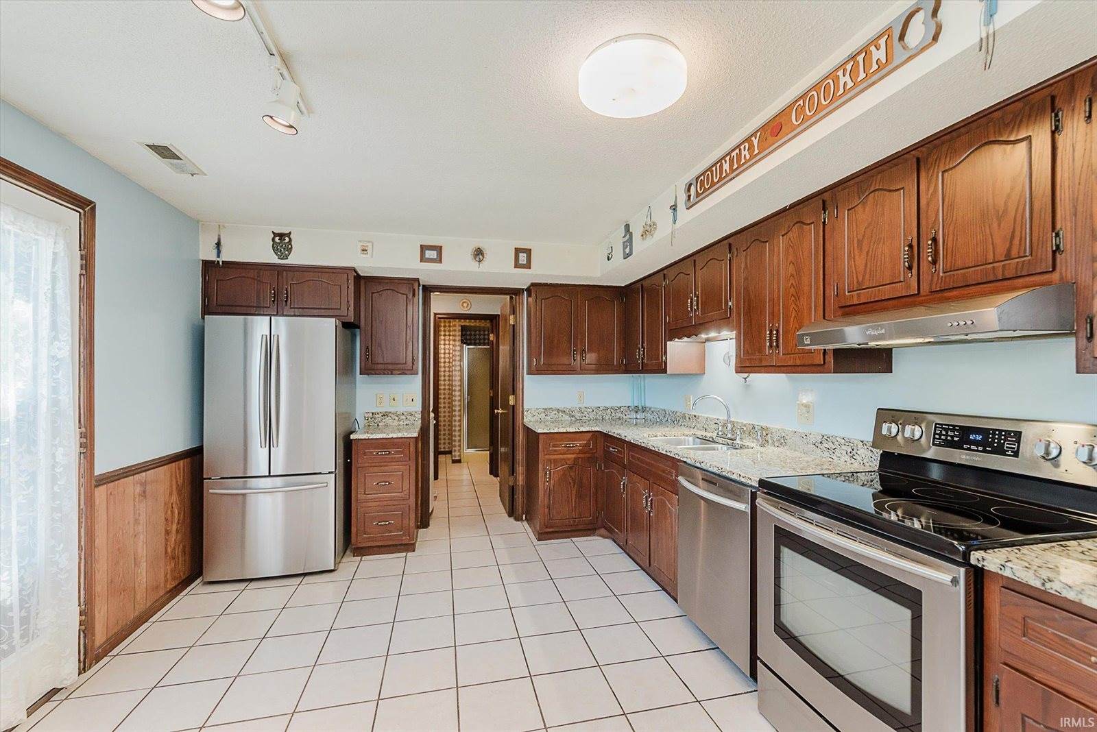 40 Maple Court, Hartford City, IN 47348