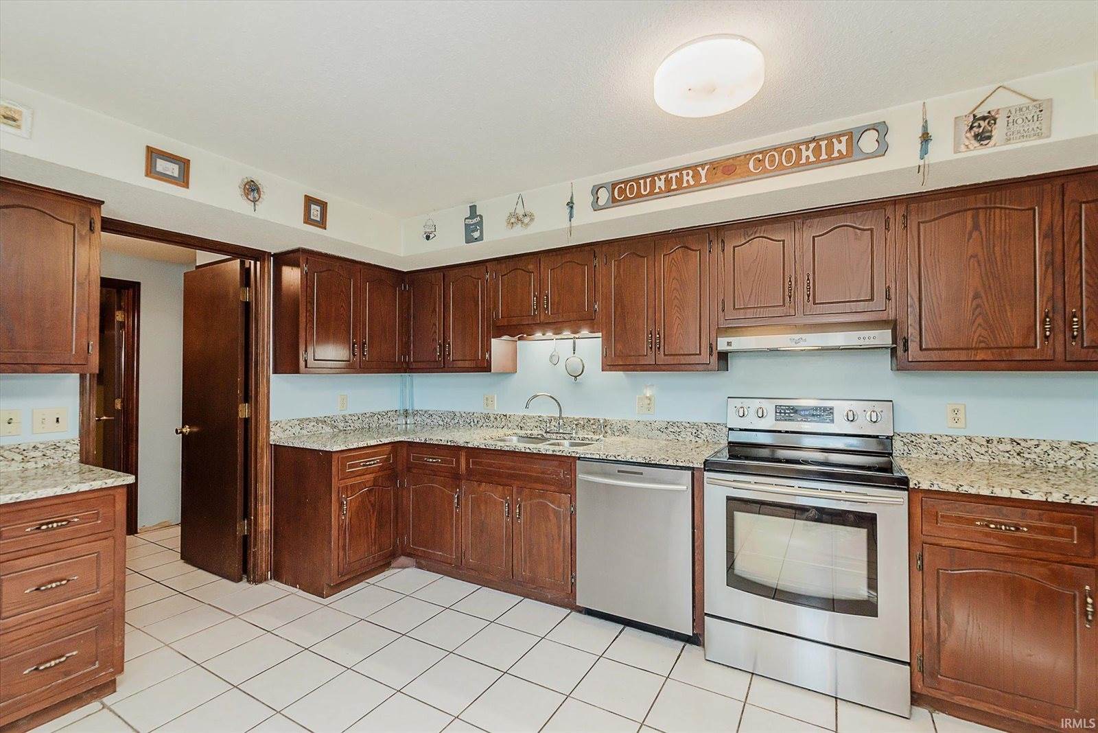 40 Maple Court, Hartford City, IN 47348