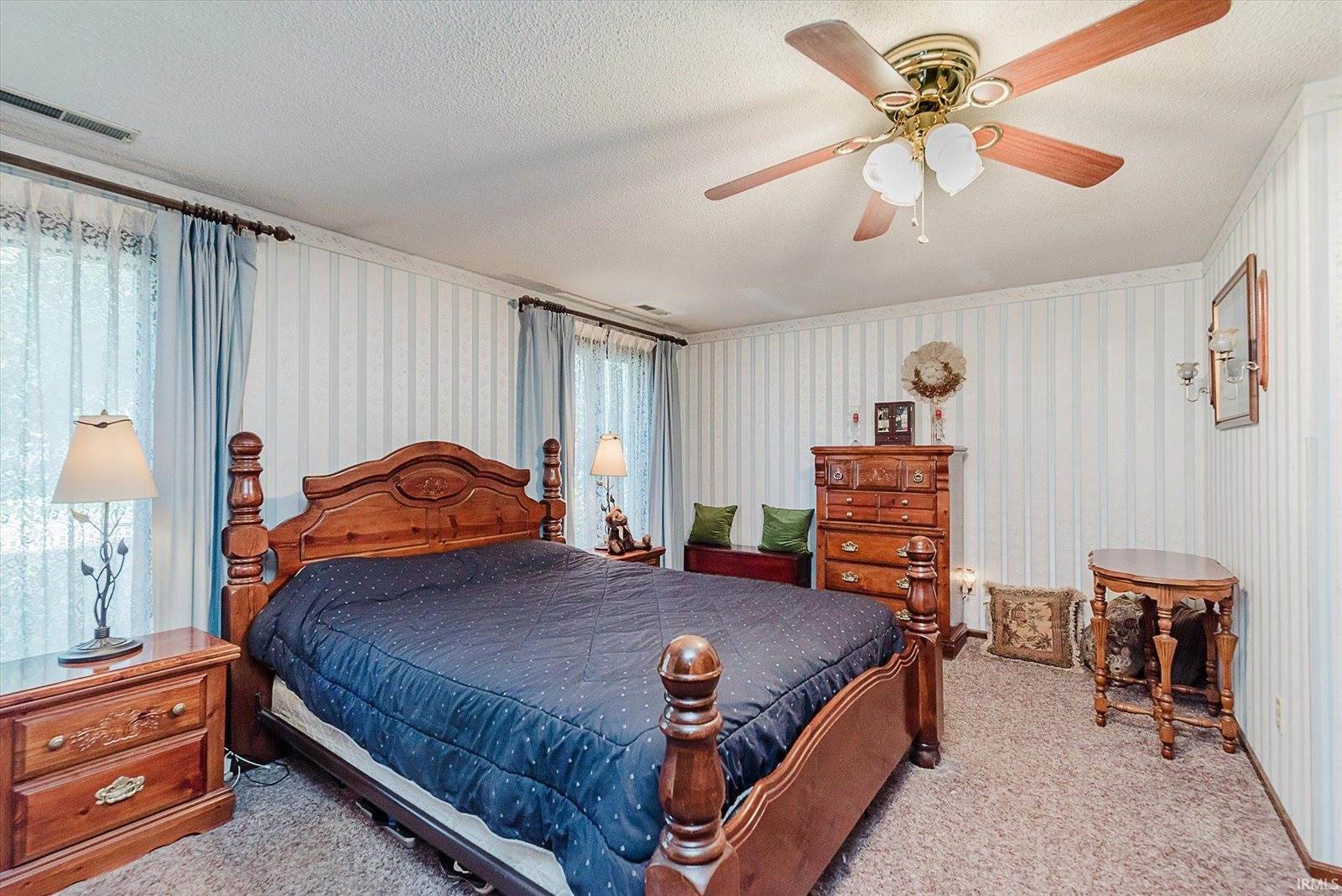 40 Maple Court, Hartford City, IN 47348