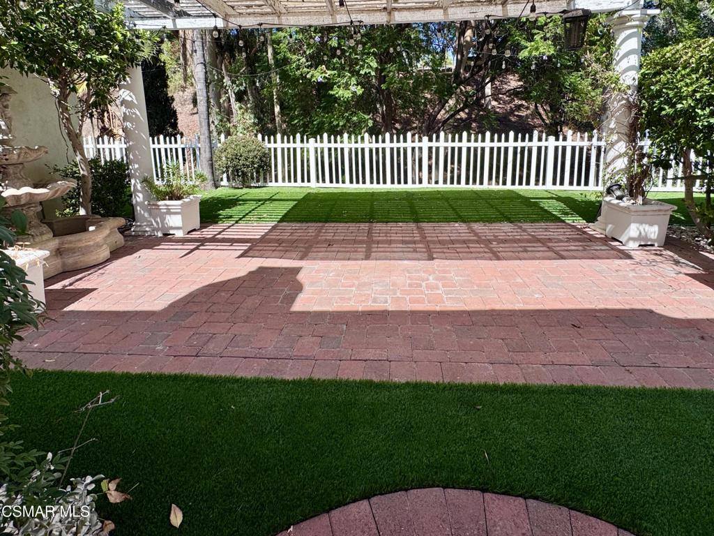 20445 Miranda Street, Woodland Hills, CA 91367