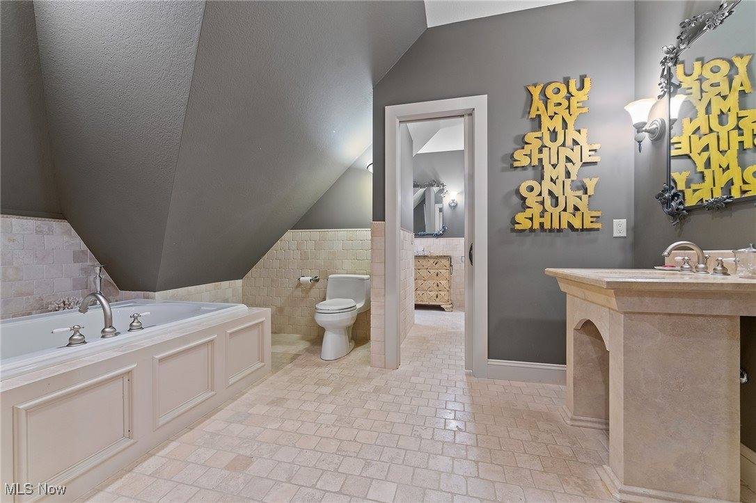 8068 Maplevale Drive, Canfield, OH 44406