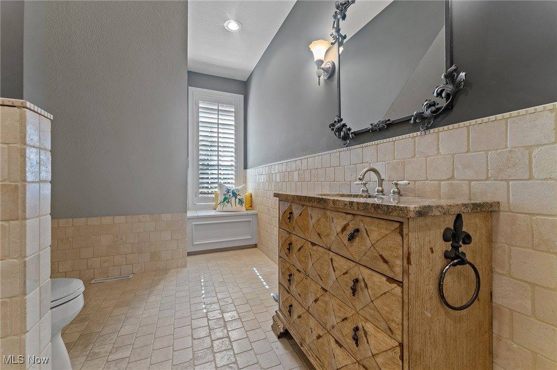 8068 Maplevale Drive, Canfield, OH 44406