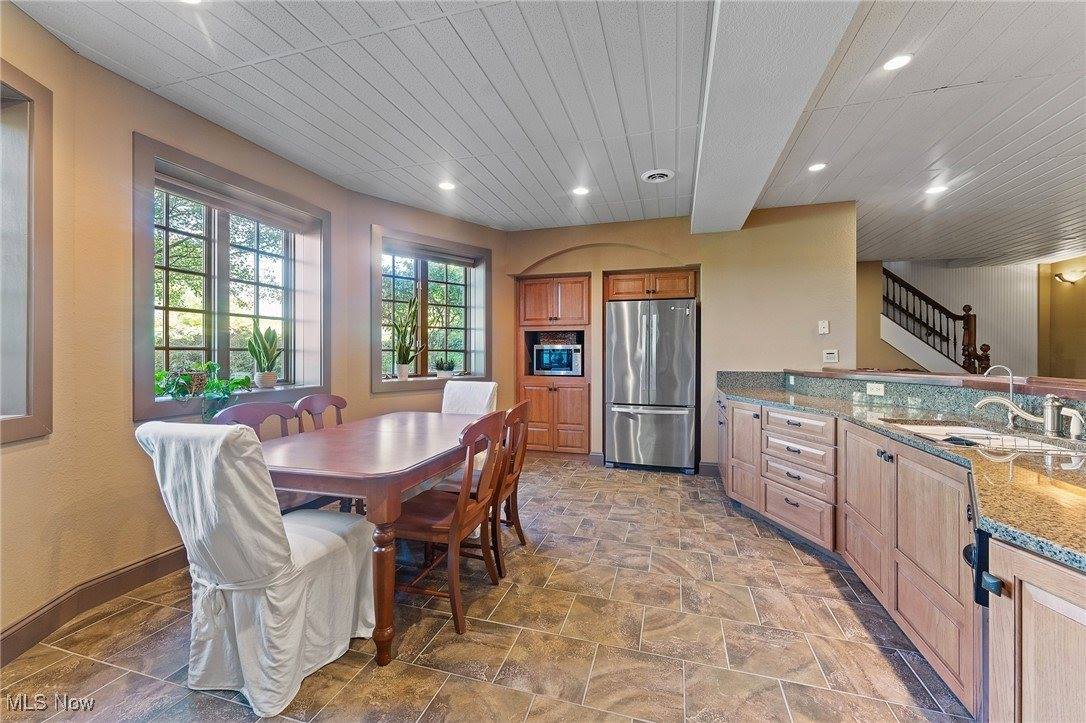 8068 Maplevale Drive, Canfield, OH 44406