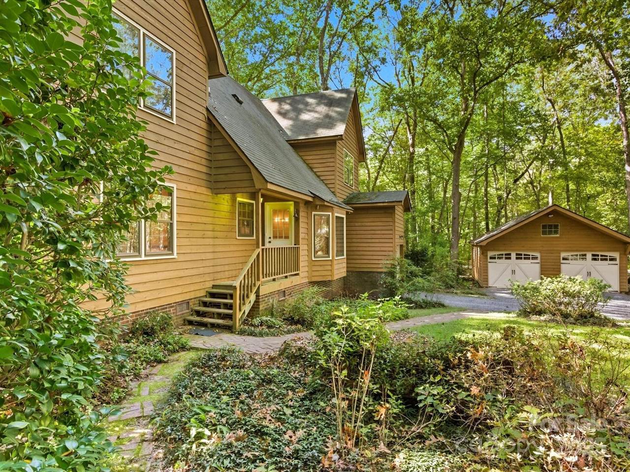 100 Canterbury Lane, Matthews, NC 28104