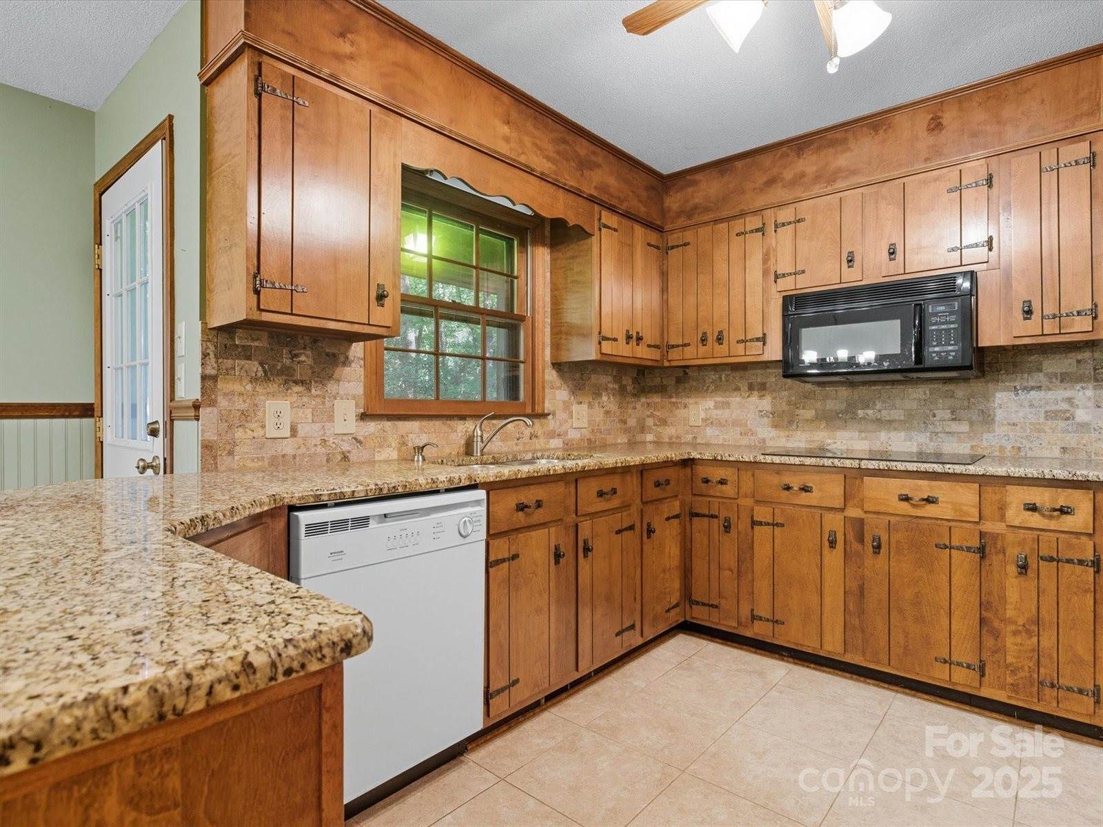 100 Canterbury Lane, Matthews, NC 28104